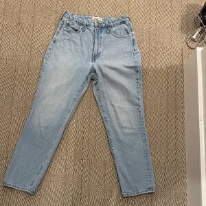 Madewell Light WashCurvy Perfect Vintage jeans
Size 27